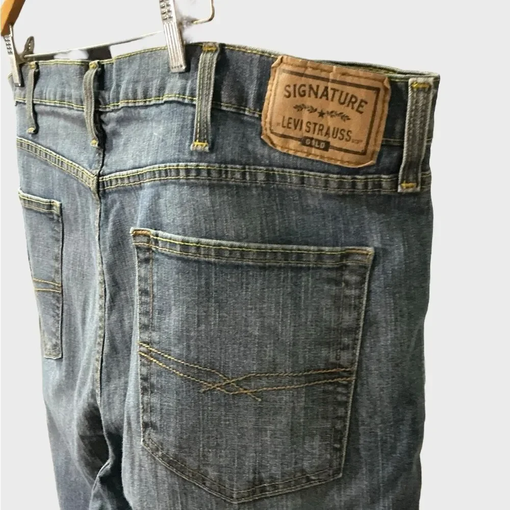 Levi’s Signature Gold Men’s Straight Leg Jeans Medium Wash 44x32